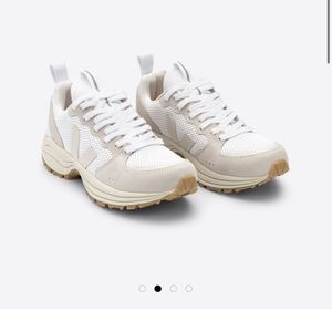 VEJA VENTURI ALVEOMESH WHITE
PIERRE NATURAL SIZE 8